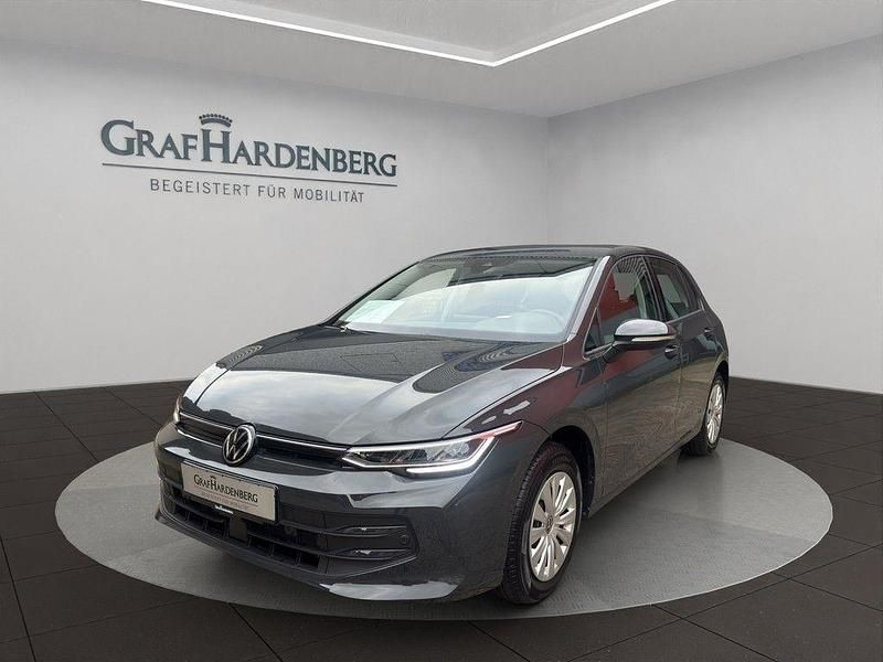 Grau Gebraucht 2025 VW Golf VIII Limousine | 23.222 € (Superpreis) - Bild 1/4