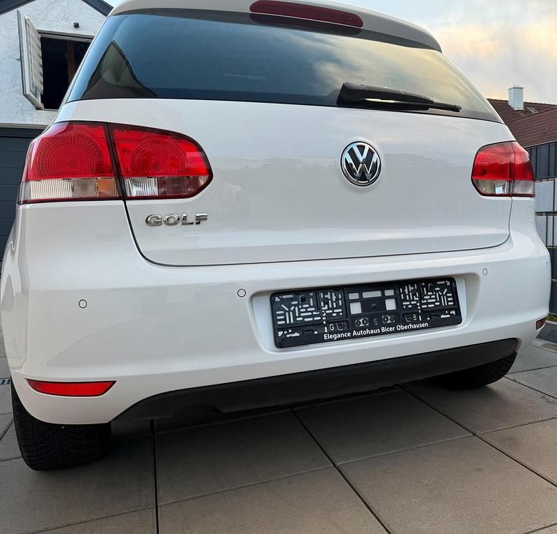 Weiß Gebraucht 2012 VW Golf VI Kleinwagen | 7.100 € (Fairer Preis) - Bild 1/4