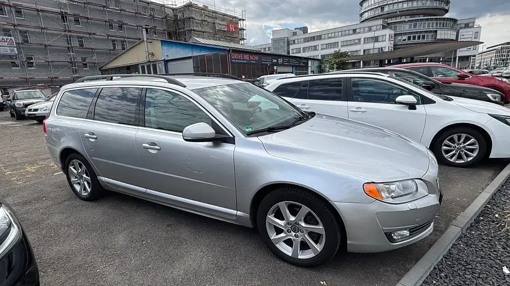 Gebraucht Volvo V70 Momentum 181 PS (133 kW) 2014 Silber Kombi