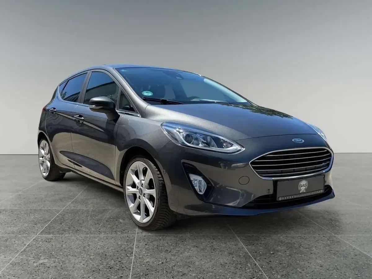 Gebraucht Ford Fiesta Titanium 101 PS (74 kW) 2017 Grau Kleinwagen