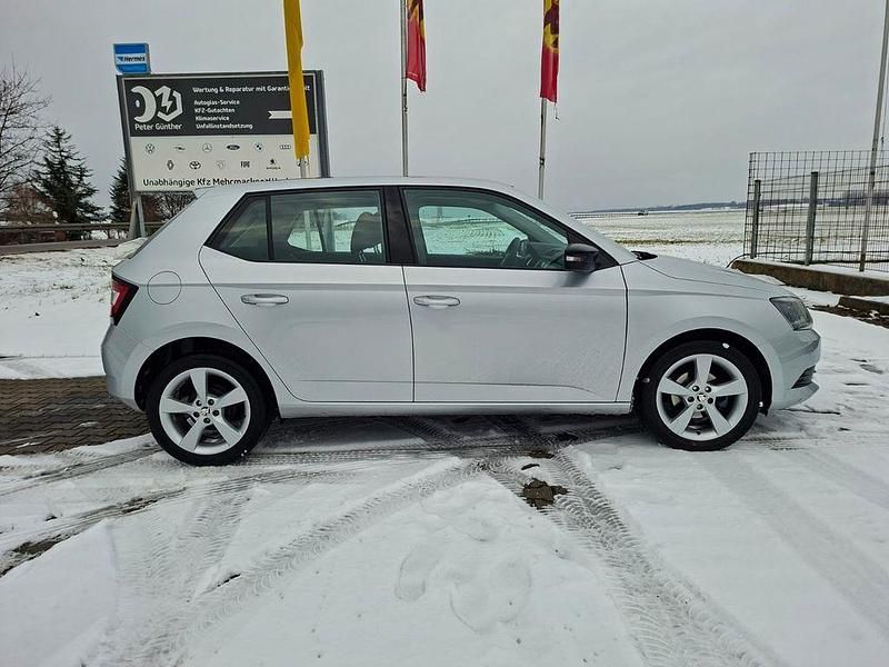 Gebraucht Skoda Fabia Active 75 PS (55 kW) 2015 Silber Limousine