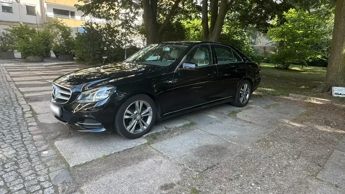 Gebraucht Mercedes E200 184 PS (135 kW) 2014 Schwarz Limousine
