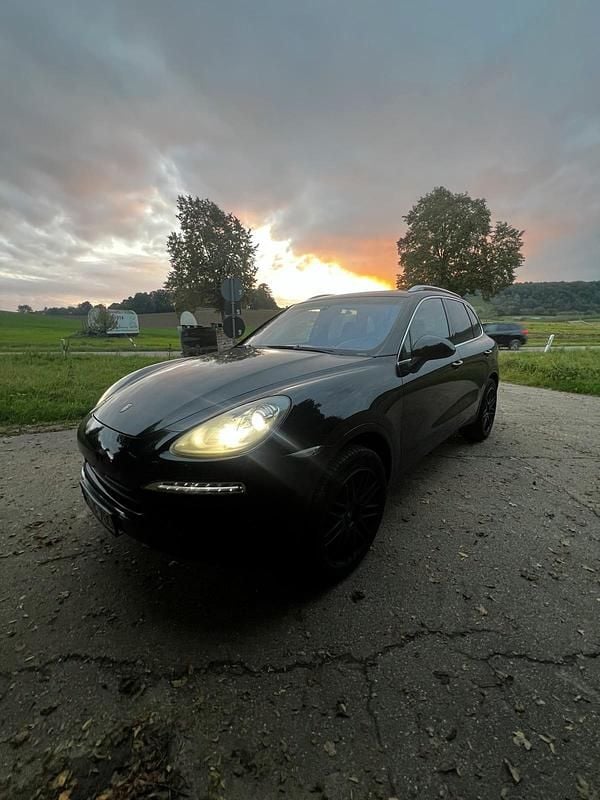 Schwarz Gebraucht 2010 Porsche Cayenne SUV | 13.899 € (Fairer Preis) - Bild 1/4