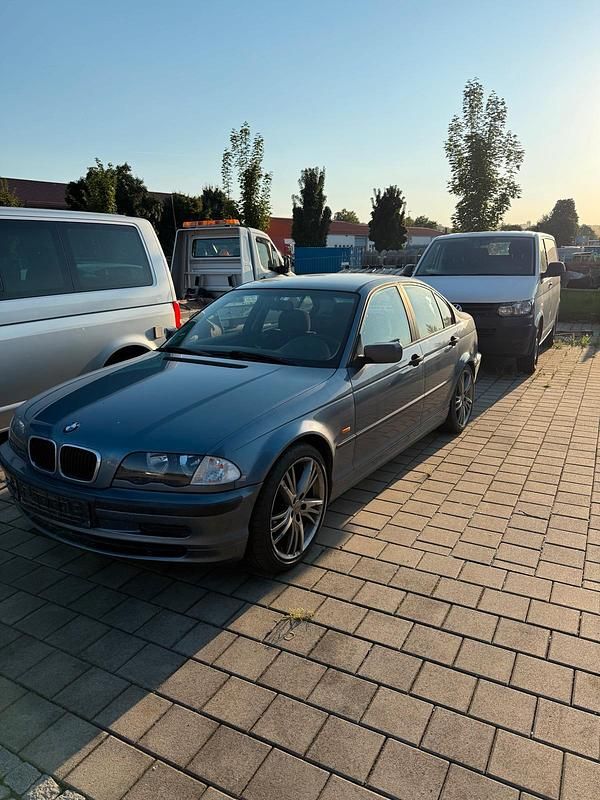Gebraucht BMW 320 136 PS (100 kW) 1998 Blau Limousine