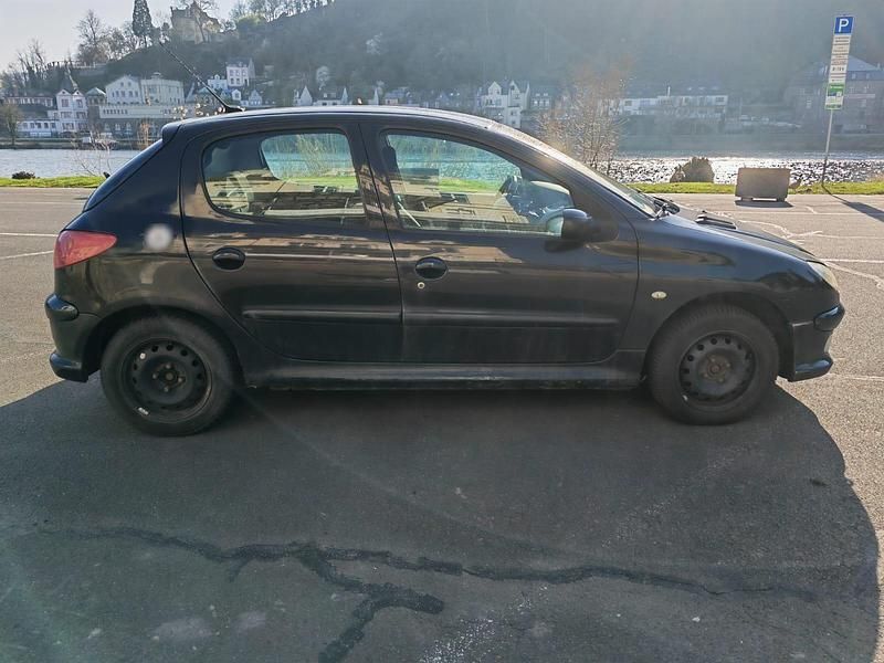 Gebraucht Peugeot 206 75 PS (55 kW) 2006 Schwarz Limousine
