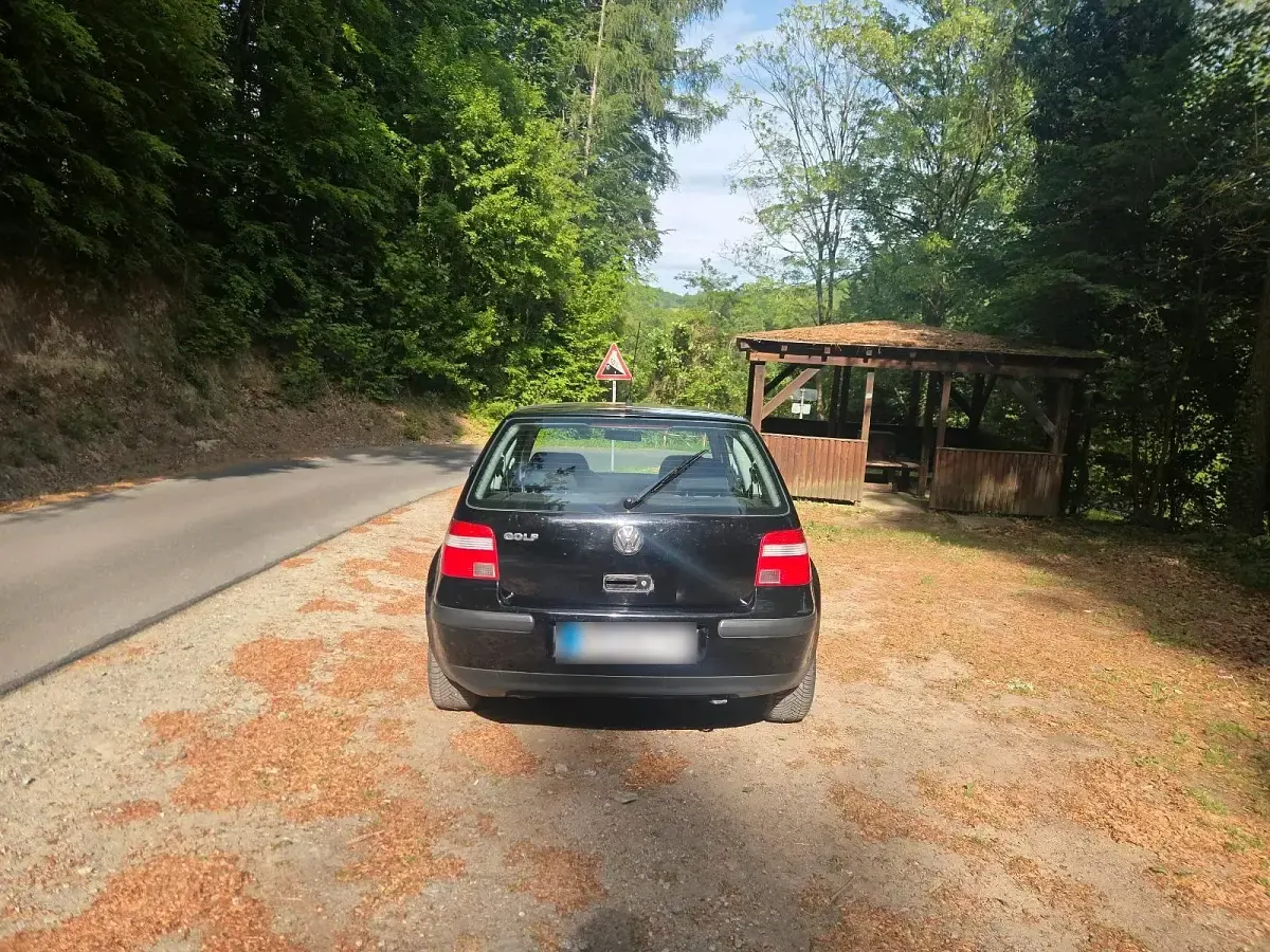 Second-hand VW Golf IV 75 CP (55 kW) 2003 Negru Hatchback
