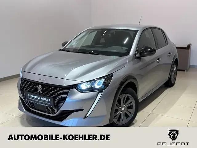 Grau Gebraucht 2023 Peugeot e-208 Allure Kleinwagen | 23.800 € (Fairer Preis) - Bild 1/4