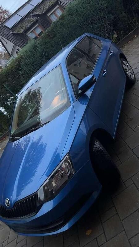 Blau Gebraucht 2017 Skoda Fabia Cool Edition Limousine | 9.300 € (Fairer Preis) - Bild 1/4