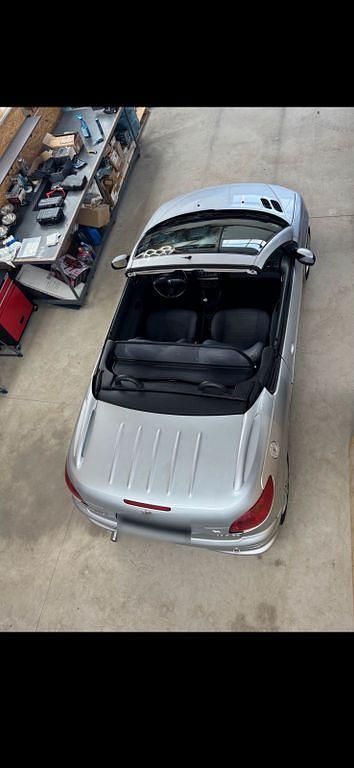 Gebraucht Peugeot 206 CC 109 PS (80 kW) 2004 Silber Cabrio