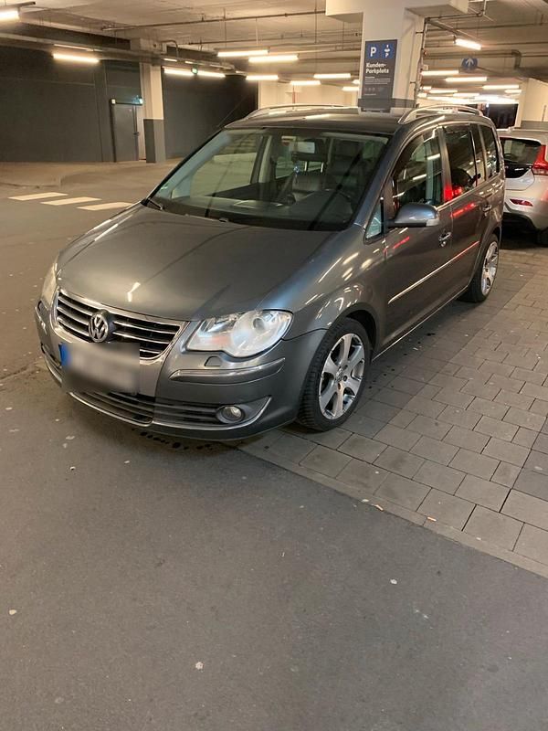 Grau Gebraucht 2007 VW Touran Van / Kleinbus | 3.999 € (Teuer) - Bild 1/4