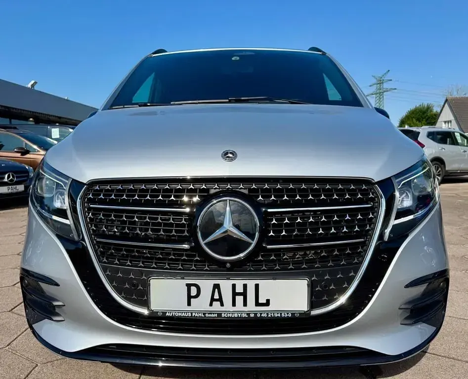 Gebraucht Mercedes V300 AMG line 237 PS (174 kW) 2024 Silber Van / Kleinbus