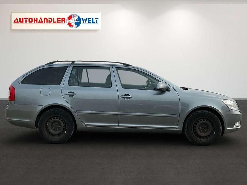 Gebraucht Skoda Octavia Elegance 140 PS (102 kW) 2012 Grau Kombi