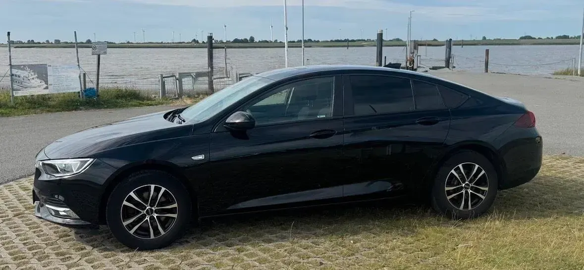 Gebraucht Opel Insignia 140 PS (102 kW) 2018 Schwarz Limousine