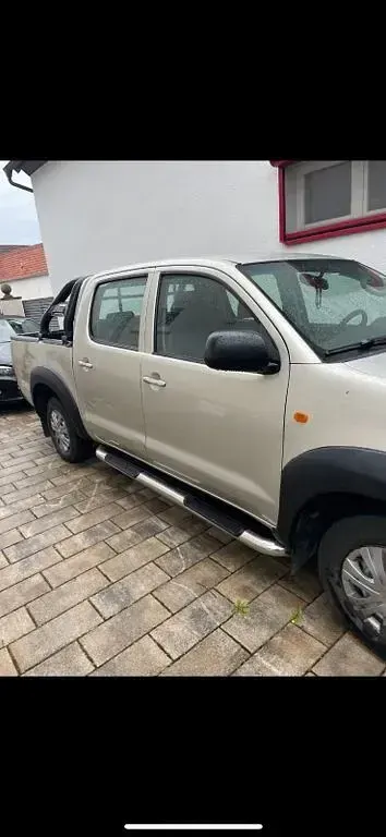 Gebraucht Toyota HiLux 144 PS (105 kW) 2014 Beige Pickup
