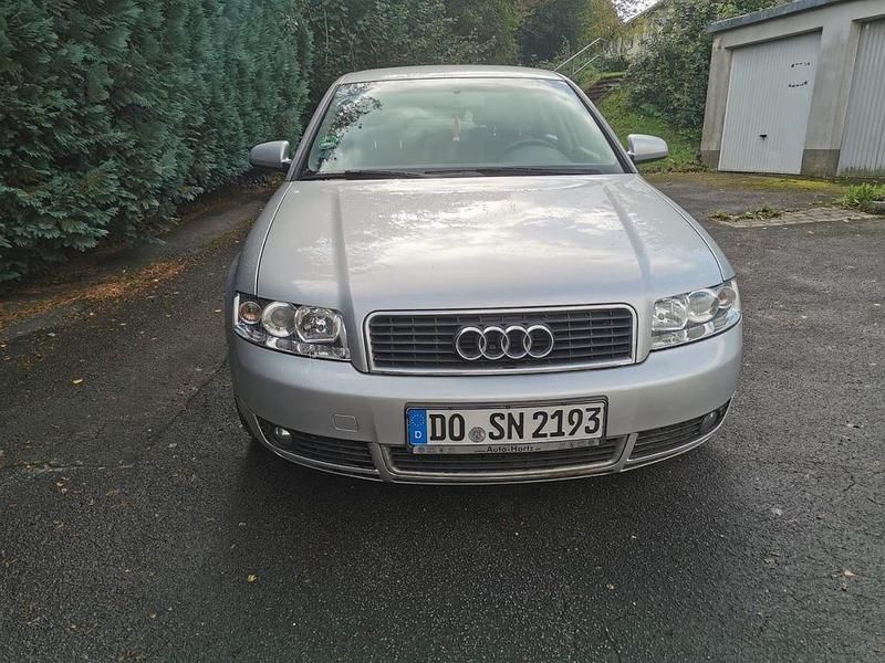 Silber Gebraucht 2004 Audi A4 Limousine | 1.700 € (Guter Preis) - Bild 1/4