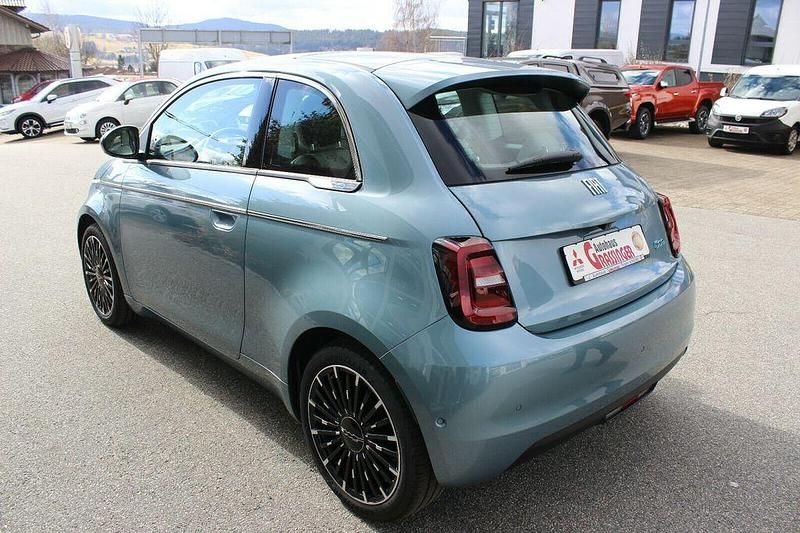 Gebraucht Fiat 500e La Prima 86 kW (118 PS) 2022 Blau Limousine