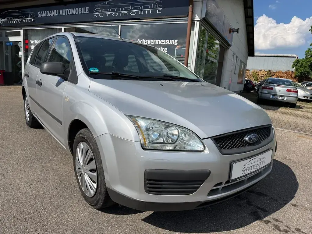 Gebraucht Ford Focus Trend 101 PS (74 kW) 2005 Silber Limousine