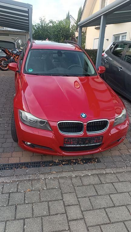 Rot Gebraucht 2009 BMW 318 Performance Kombi | 6.900 € (Etwas zu teuer) - Bild 1/4