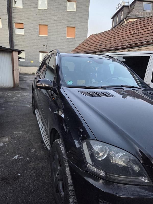 Gebraucht Mercedes ML320 224 PS (164 kW) 2008 Schwarz SUV