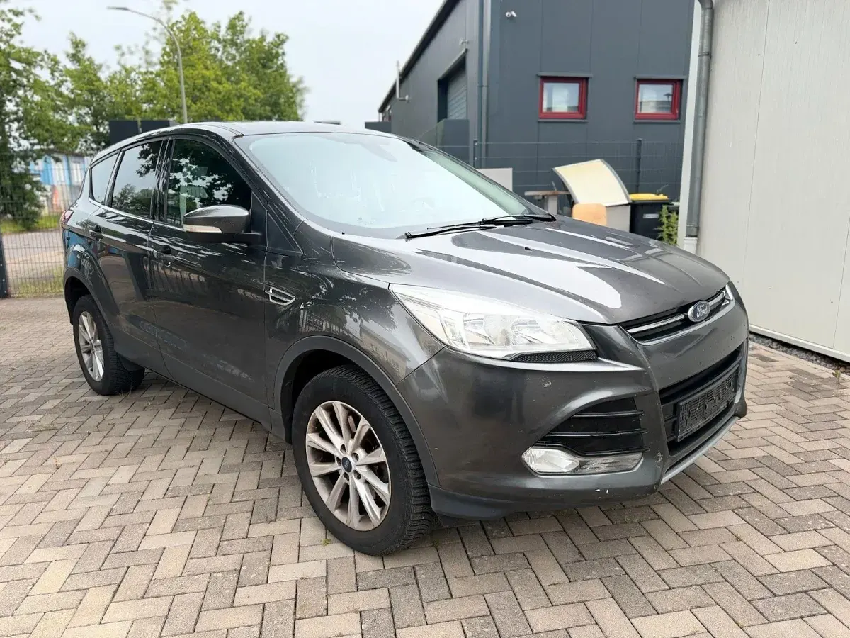 Gebraucht Ford Kuga Titanium 150 PS (110 kW) 2015 Grau SUV