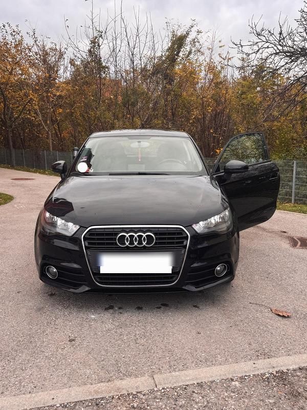 Schwarz Gebraucht 2011 Audi A1 Ambition Limousine | 6.500 € (Guter Preis) - Bild 1/4