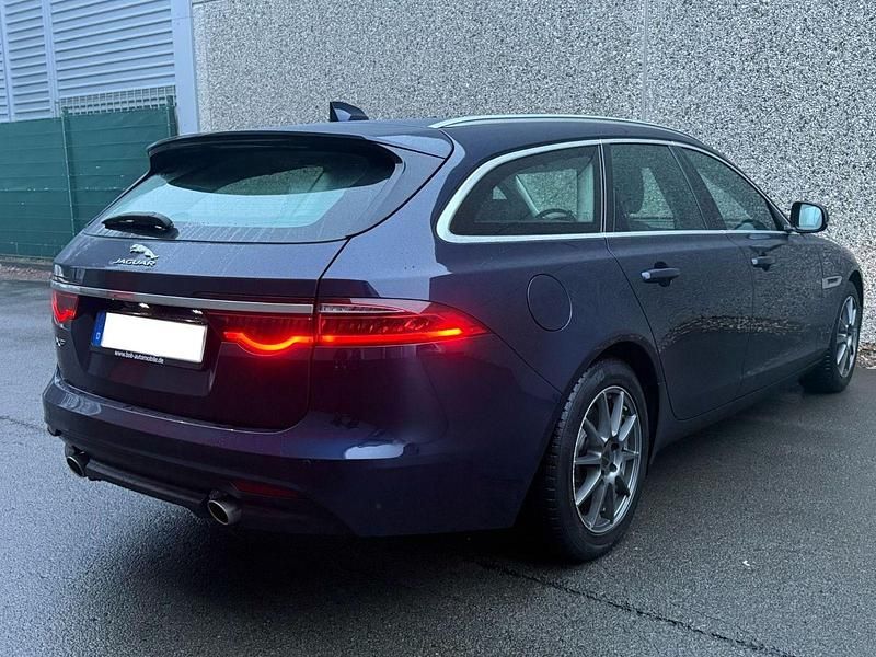 Gebraucht Jaguar XF Sportbrake Prestige 250 PS (183 kW) 2019 Blau Kombi