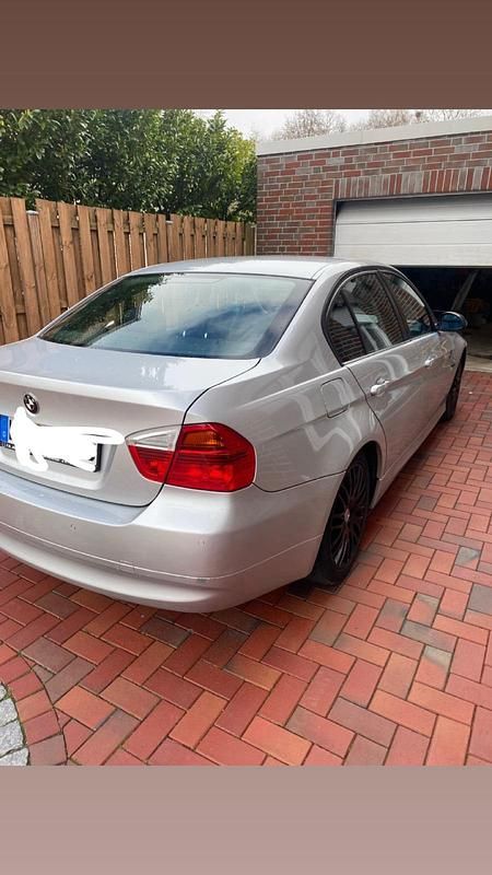 Gebraucht BMW 320 170 PS (125 kW) 2007 Silber Limousine