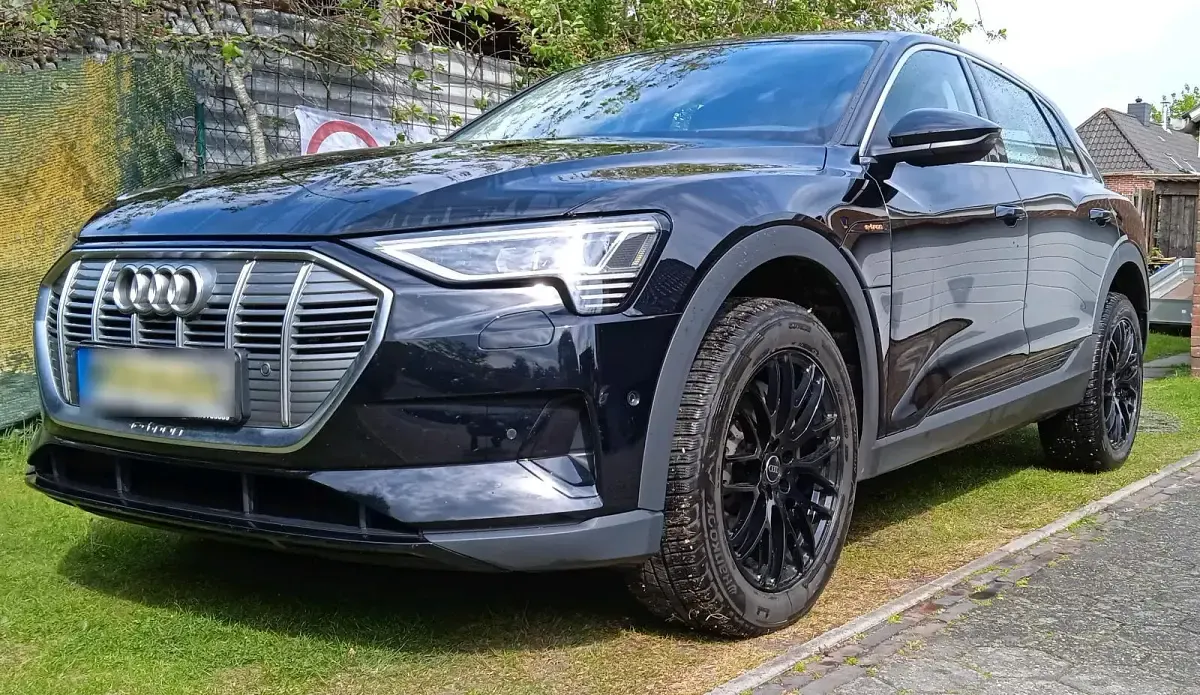Gebraucht Audi e-tron Premium 230 kW (313 PS) 2021 Schwarz SUV