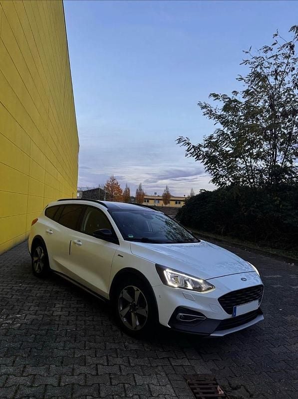 Weiß Gebraucht 2019 Ford Focus Active Kombi | 11.100 € (Superpreis) - Bild 1/4