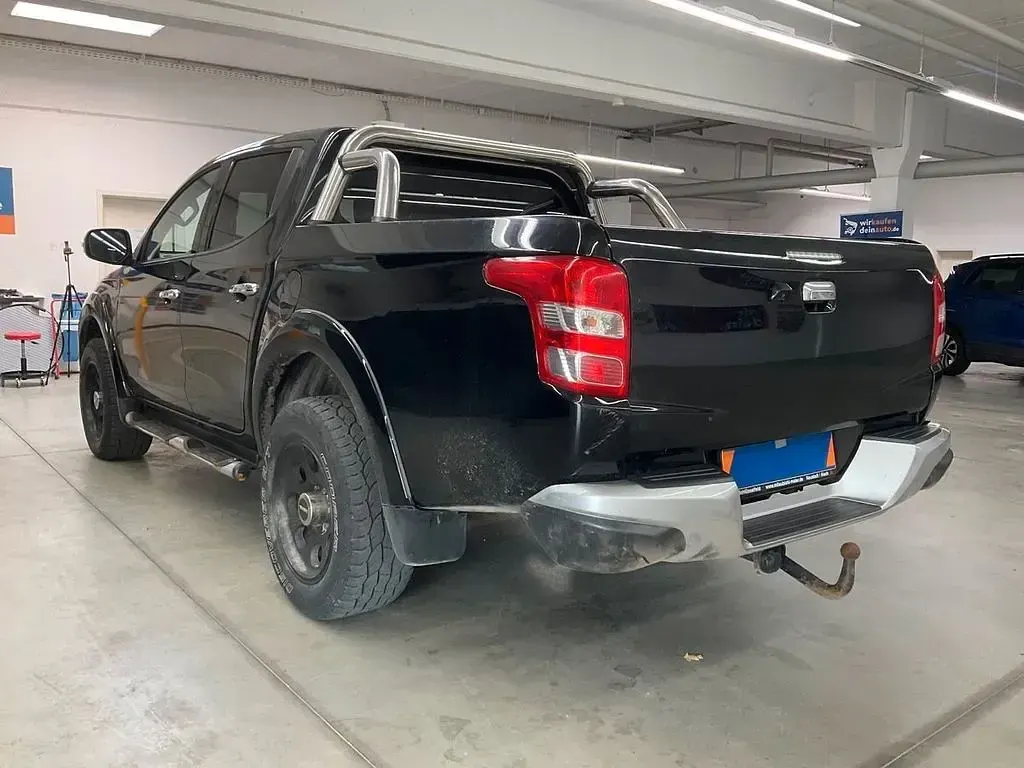 Gebraucht Mitsubishi L Top 181 PS (133 kW) 2016 Schwarz SUV
