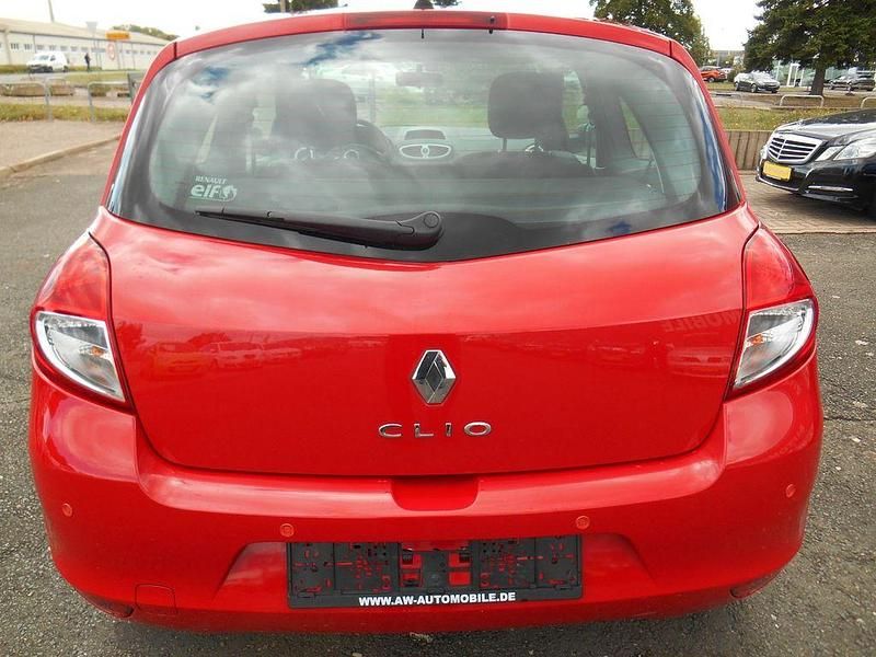 Gebraucht Renault Clio III 75 PS (55 kW) 2012 Rot Kleinwagen