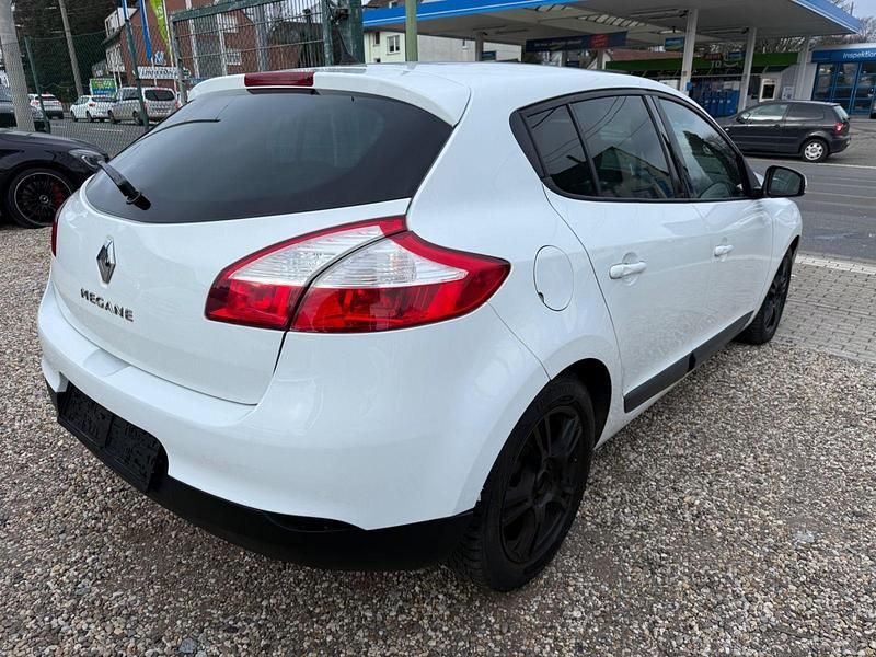 Gebraucht Renault Mégane III Dynamique 110 PS (80 kW) 2009 Weiß Kleinwagen