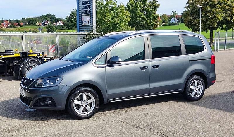 Grau Gebraucht 2015 Seat Alhambra Ecomotive Van / Kleinbus | 10.800 € (Superpreis) - Bild 1/4
