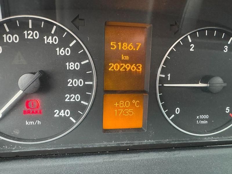 Gebraucht Mercedes A180 114 PS (83 kW) 2011 Schwarz Limousine