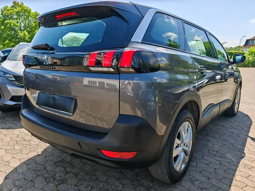 Gebraucht Peugeot 5008 131 PS (96 kW) 2023 Grau SUV