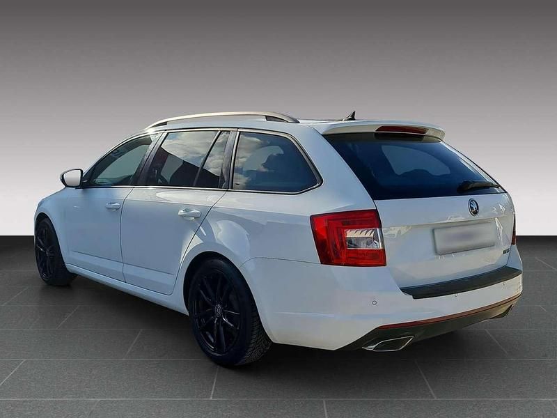 Gebraucht Skoda Octavia RS 184 PS (135 kW) 2015 Laserweiss Kleinwagen