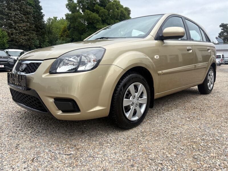Beige Gebraucht 2010 Kia Rio Limousine | 2.990 € (Fairer Preis) - Bild 1/4
