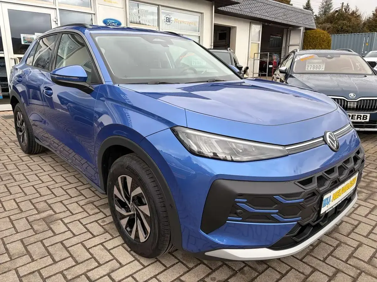 Neu VW T-Roc Life 116 PS (85 kW) 2026 Celestial blue metallic SUV
