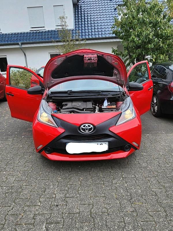 Rot Gebraucht 2018 Toyota Aygo Kleinwagen | 4.800 € (Superpreis) - Bild 1/4