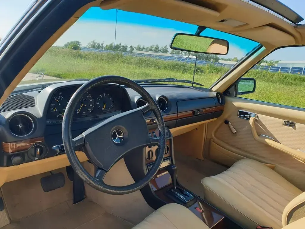 Gebraucht Mercedes 230 136 PS (100 kW) 1982 Braun Coupé