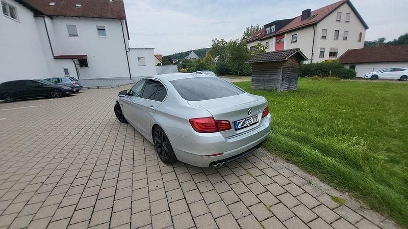 Gebraucht BMW 530 Sport Line 258 PS (189 kW) 2011 Silber Limousine