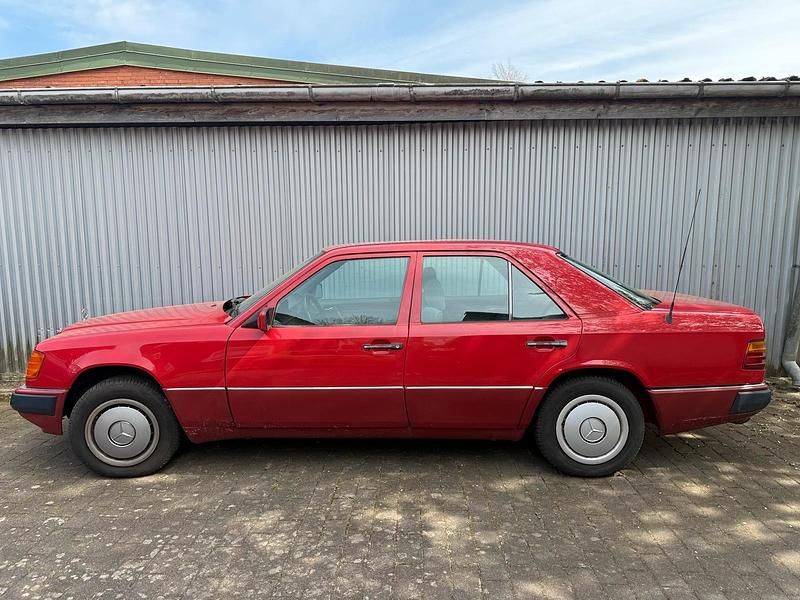 Brugt Mercedes E280 193 HK (141 kW) 1993 Rød Sedan
