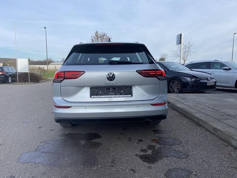 Second-hand VW Golf VIII Active 116 CP (85 kW) 2022 Argintiu Break