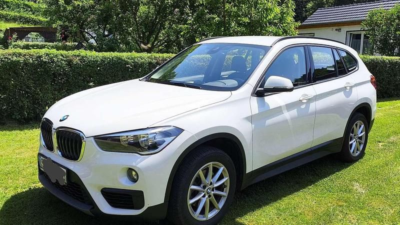 Weiß Gebraucht 2019 BMW X1 Advantage SUV | 20.999 € (Superpreis) - Bild 1/4