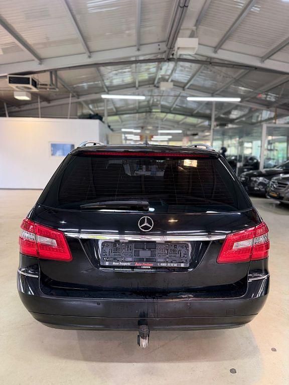 Gebraucht Mercedes E200 136 PS (100 kW) 2010 Obsidianschwarz  metalliclack Kombi