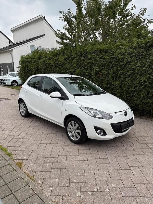 Weiß Gebraucht 2011 Mazda 2 Inclusive Limousine | 6.500 € (Teuer) - Bild 1/4