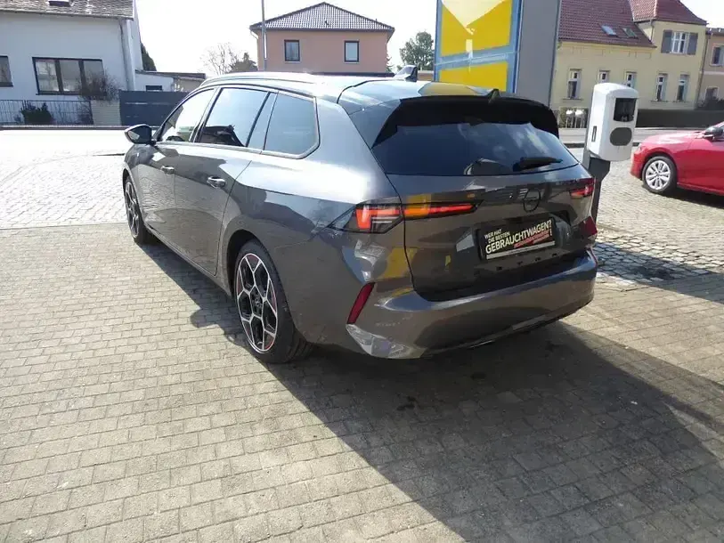 Gebraucht Opel Astra 131 PS (96 kW) 2024 Vulkan grau metallic Kombi
