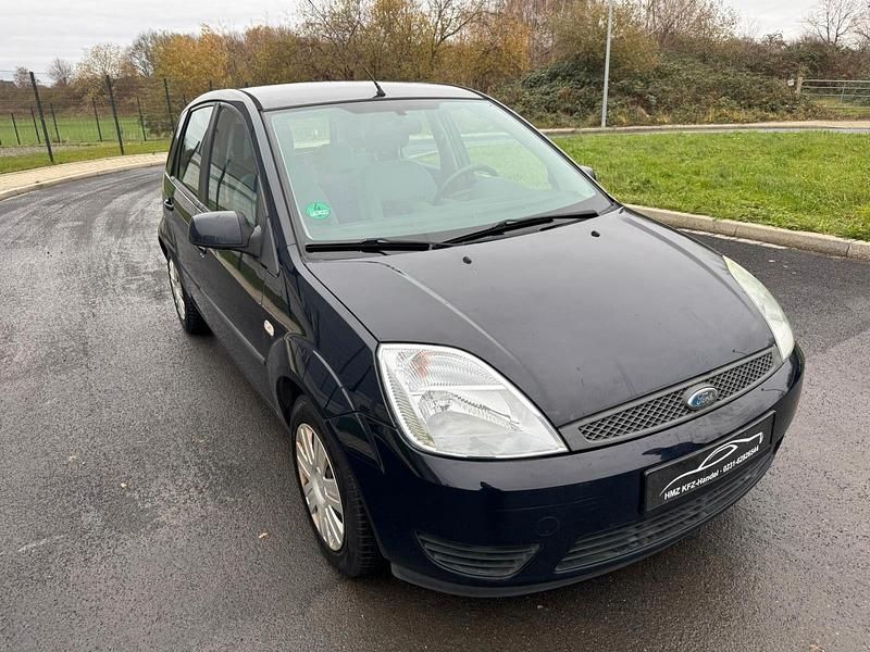 Gebraucht Ford Fiesta Ambiente 80 PS (58 kW) 2005 Blau Kleinwagen