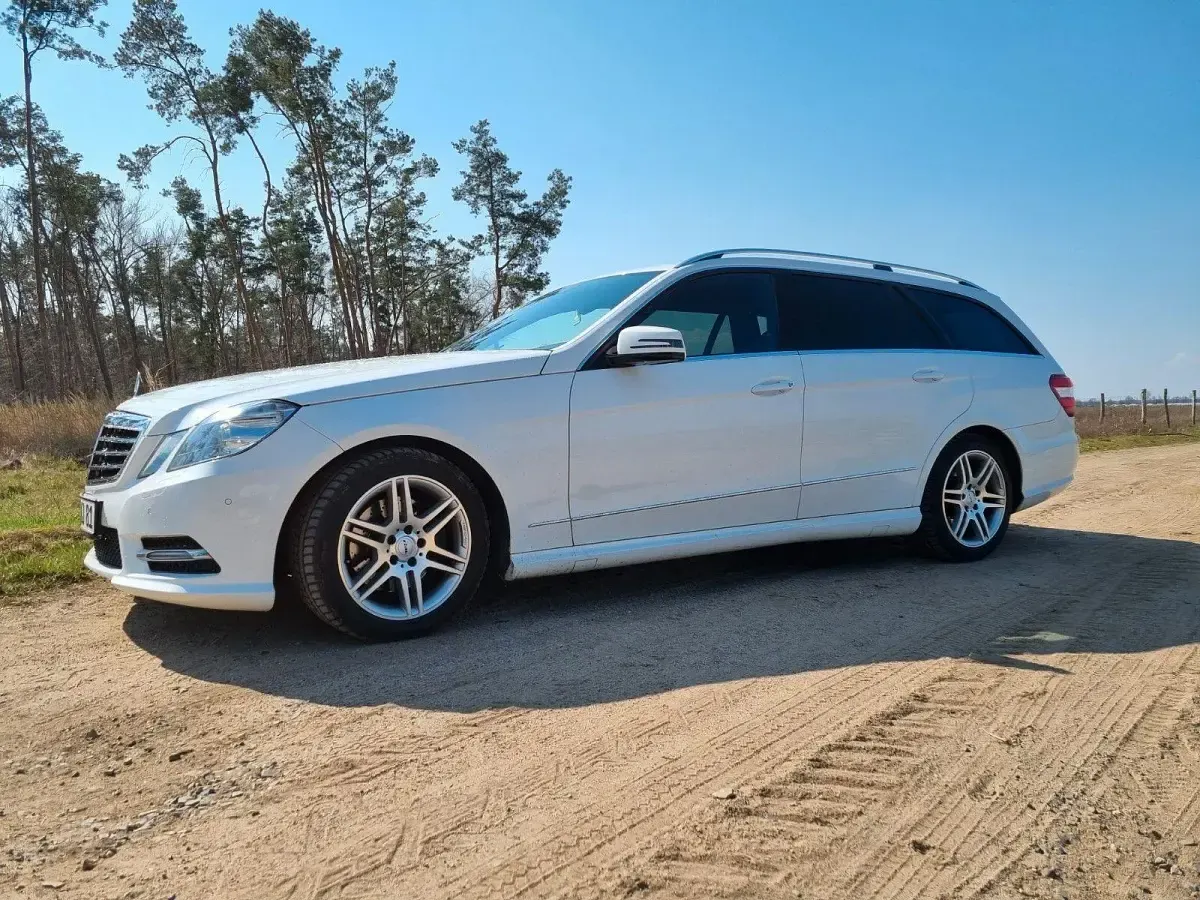 Gebraucht Mercedes E250 Avantgarde 204 PS (150 kW) 2013 Weiß Limousine