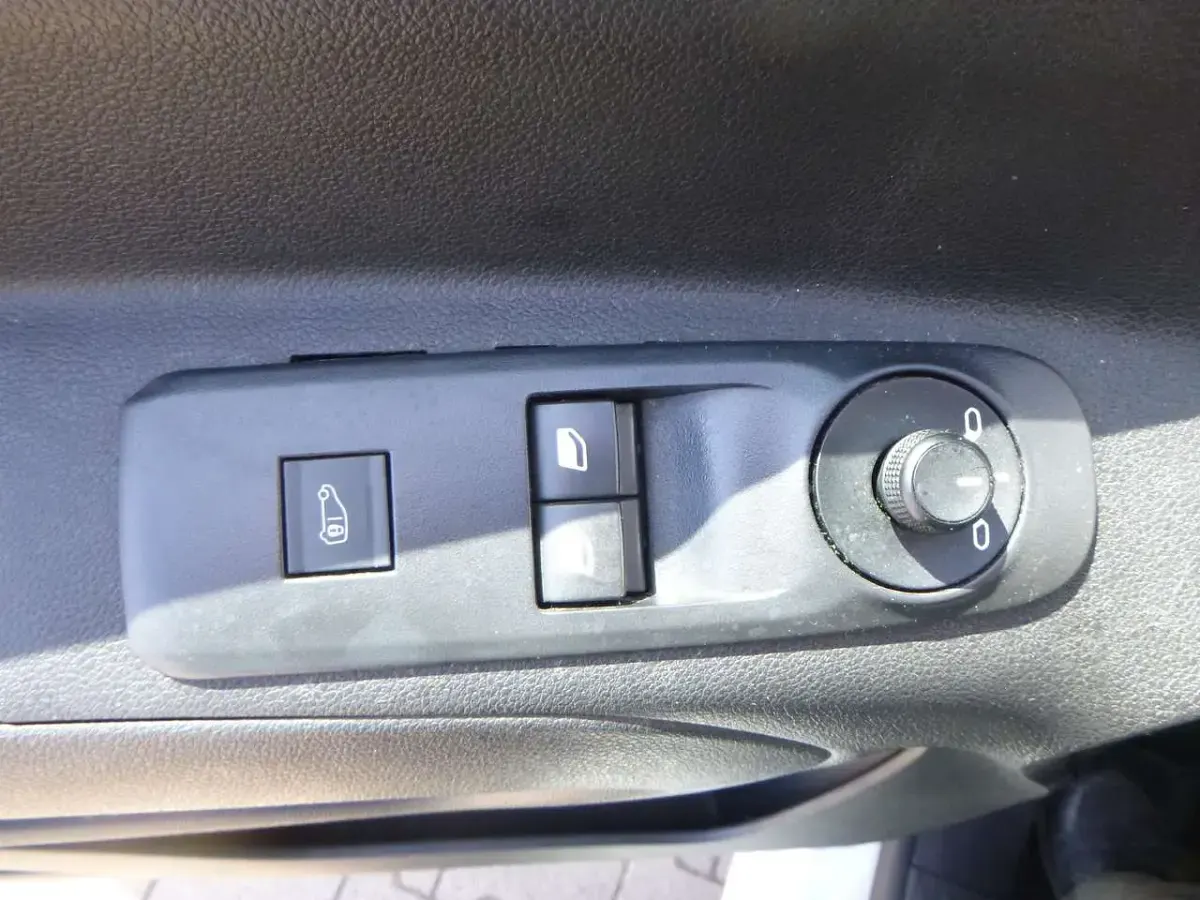 Gebraucht Opel Combo Edition 102 PS (75 kW) 2022 Weiss/kaolin Van / Kleinbus